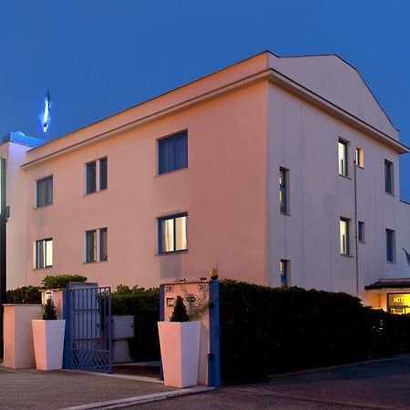 Hotel Mediterraneo Lido di Latina Exterior foto